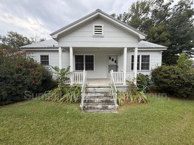 Covington House: 5118 Newton Drive NE