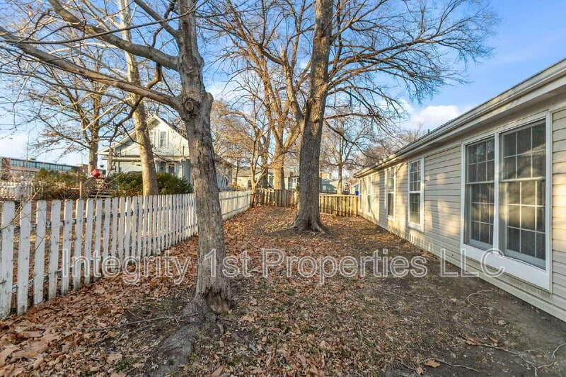 Shawnee House: 11221 West 59th Terrace