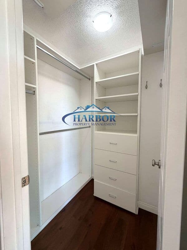 Long Beach Townhome: 533 Walnut Avenue