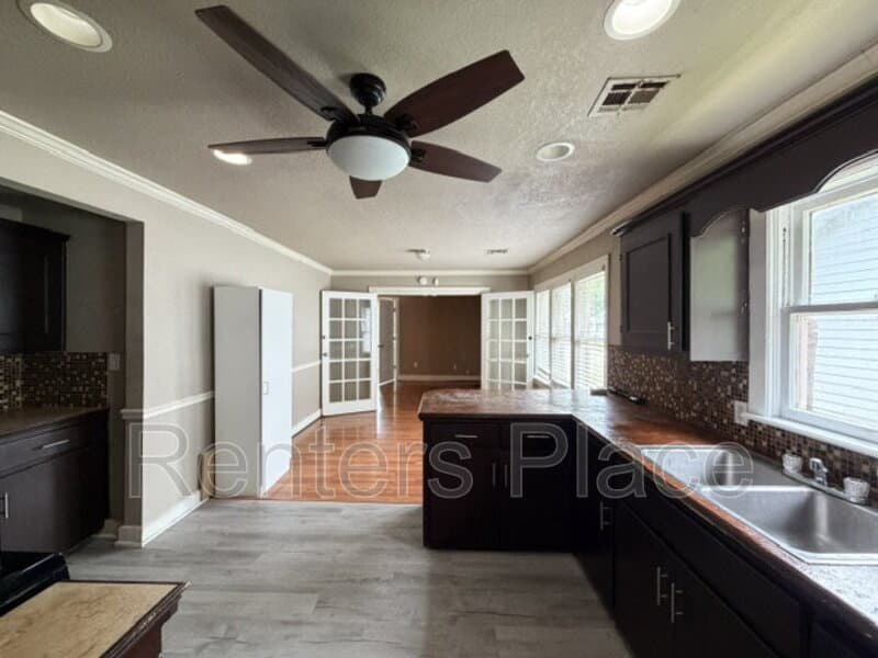 Tulsa House: 1815 North Boston Place