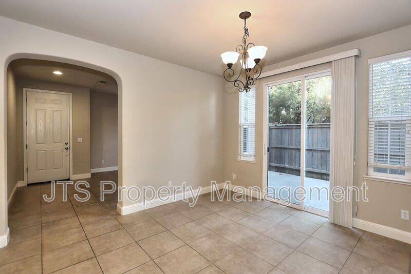 Orangevale House: 9041 Crescenda Lane