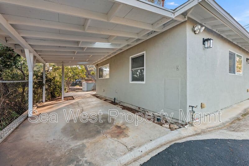 Escondido House: 3267 Bernardo Lane