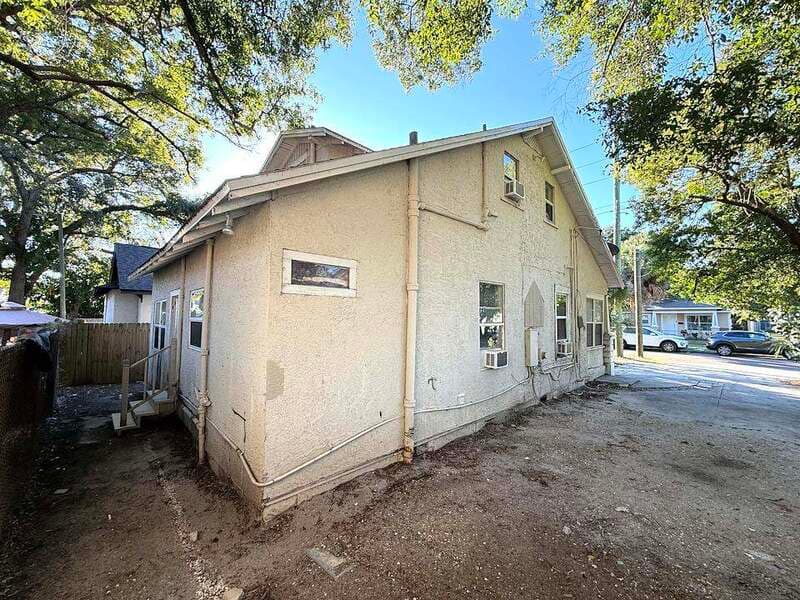 St. Petersburg House: 975 13th Avenue South