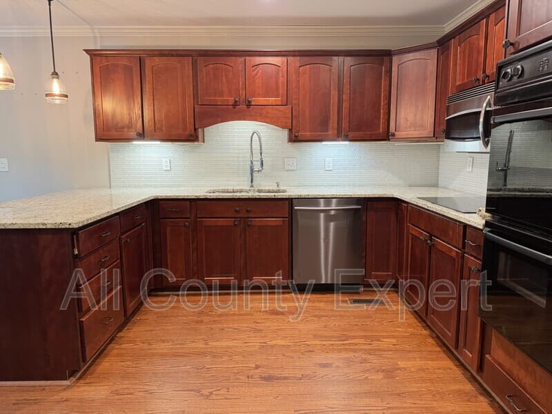 Roswell House: 11820 Highland Colony Drive