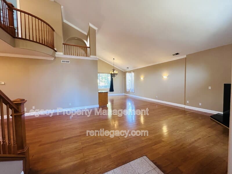 Fairfield House: 2136 Fieldcrest Ave