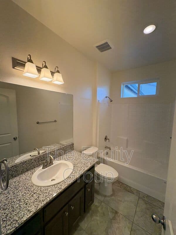Visalia House: 3208 North Rova Ct