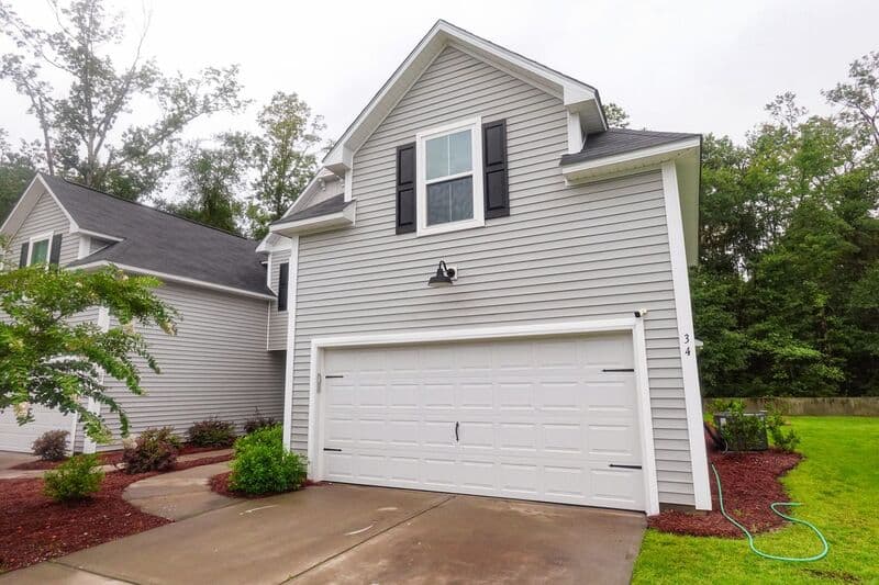 Richmond Hill House: 34 Crown Ct