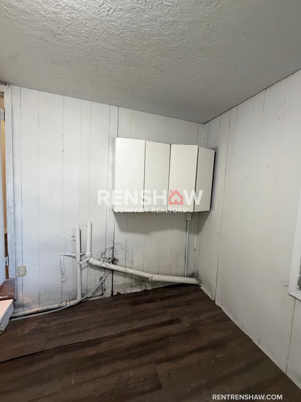 Lexington House: 450 Bedwell St
