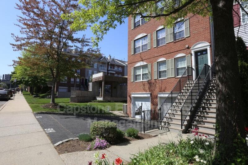 Newark Condo: 67 Vaughan Drive - 5 - Standard Double Doors