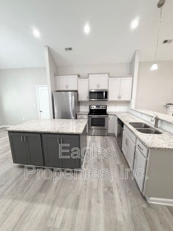 Goldsboro House: 309 Phillips Ridge Lane