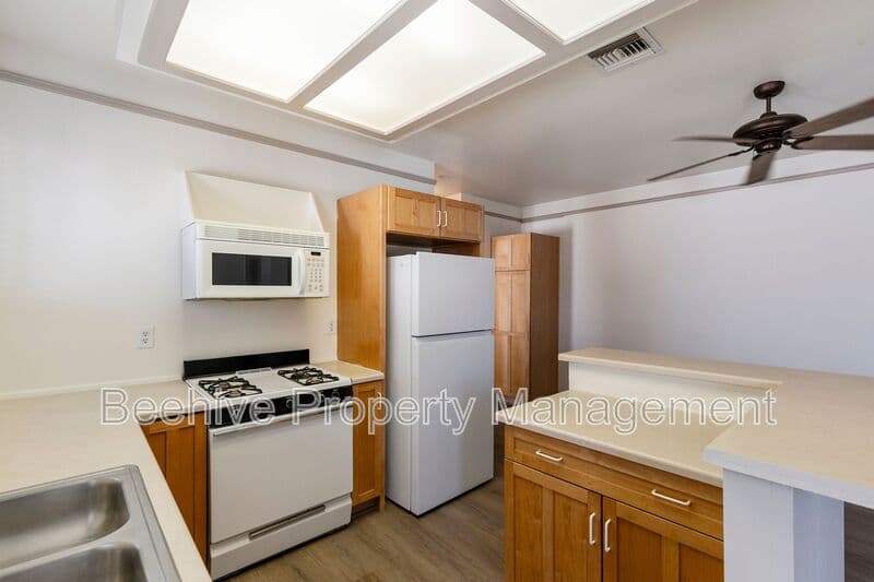 Phoenix House: 1301 W Monroe St