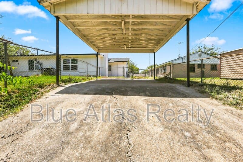 Dallas House: 6008 Golden Gate Drive