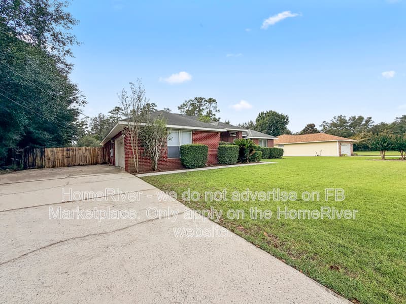 Navarre House: 6609 Codell St