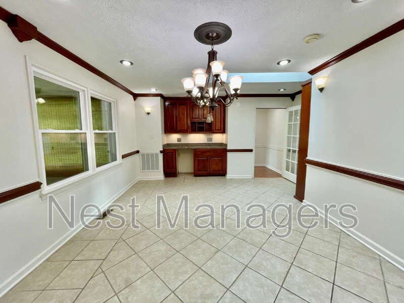 Fayetteville House: 5704 Kindley Dr