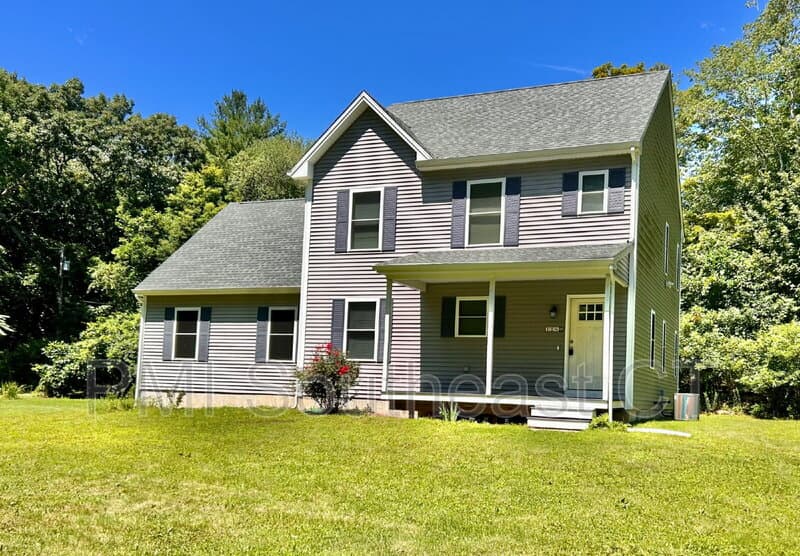 Salem House: 124 Witter Road