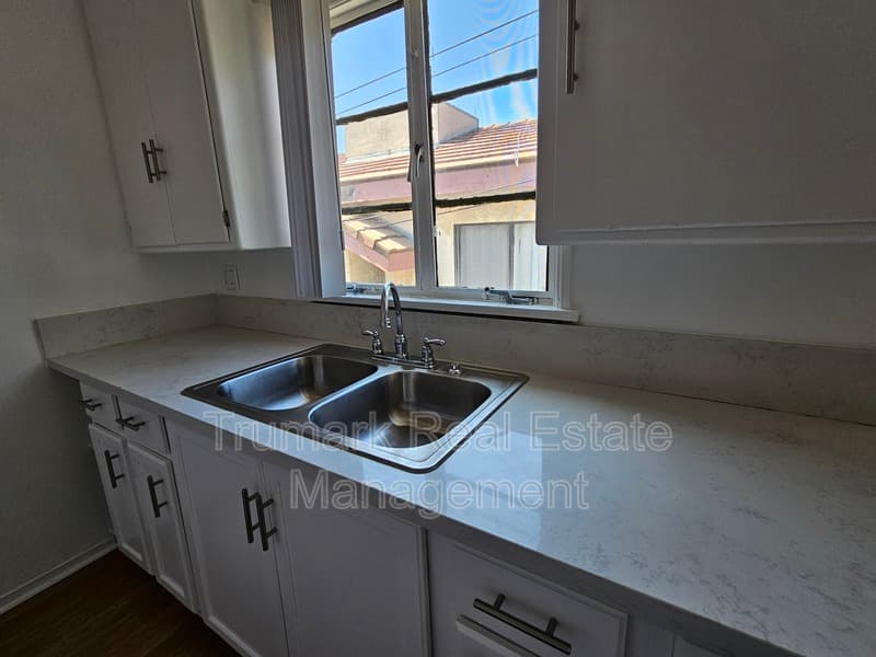 Glendale Condo: 623 W Stocker St