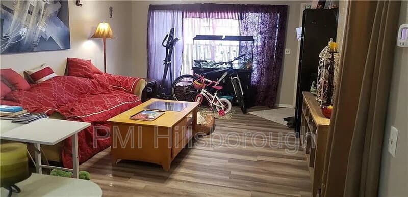Brandon House: 914 Burlwood Street