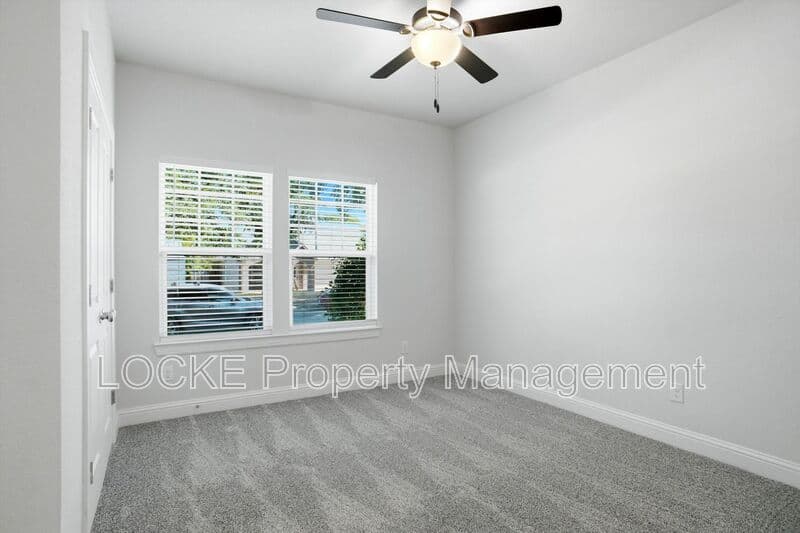Fort Worth House: 2809 W Bewick St