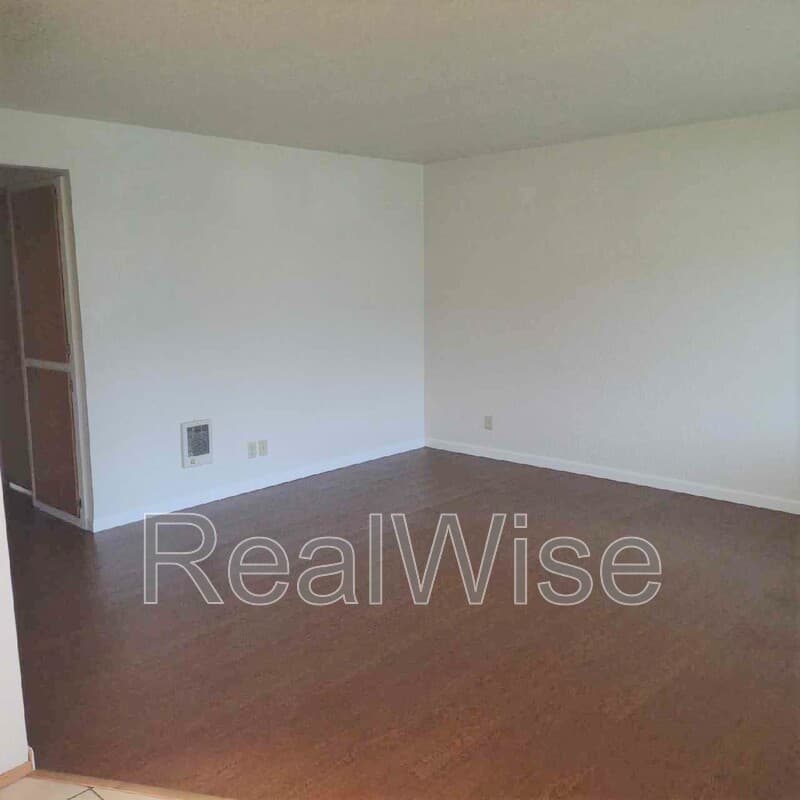 Sutherlin Condo: 415 W First Ave