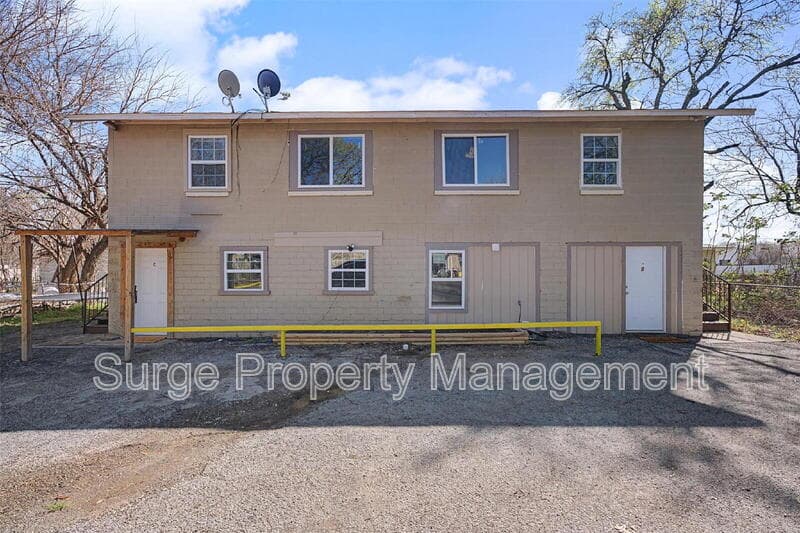 White Settlement Condo: 9021 White Settlement Road