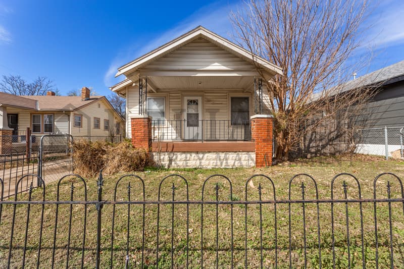 Wichita House: 1011 South Marys Drive