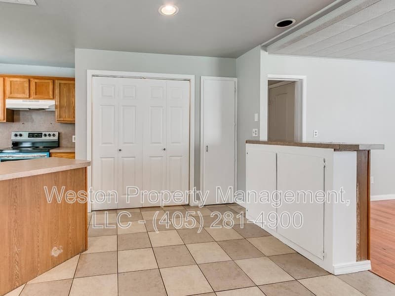 Midwest City House: 109 East Myrtle Drive