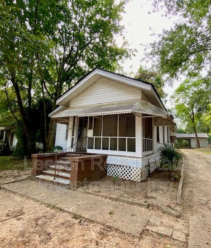 Shreveport House: 135 E Olive Street