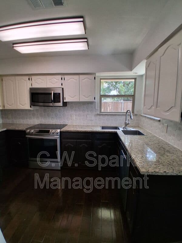 Grapevine House: 1503 Laguna Vista Way