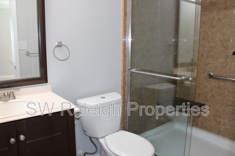 Apex House: 312 Evening Star Drive