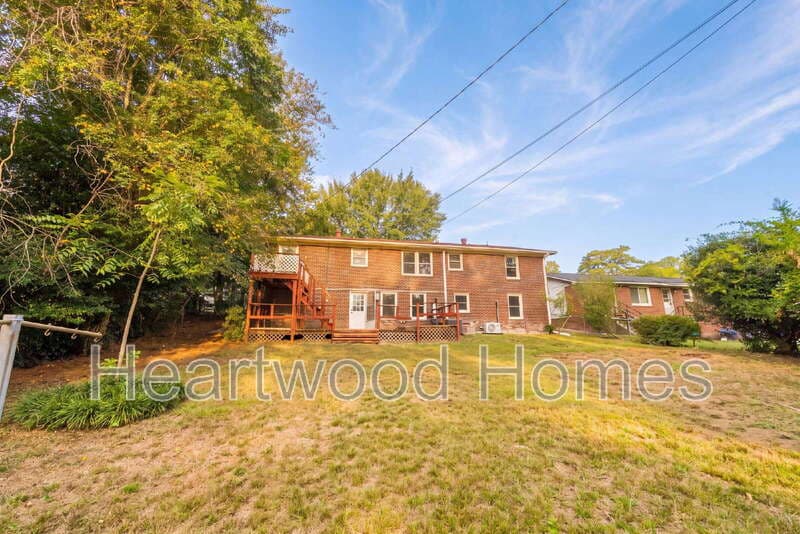 Columbia Condo: 1911 Cermack St