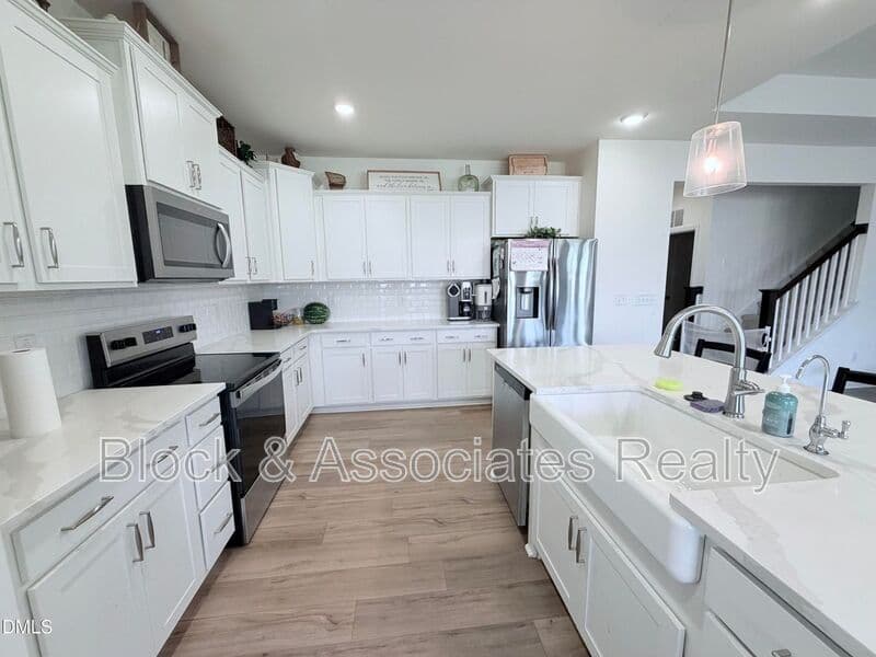 Lillington House: 468 Winding Creek Dr