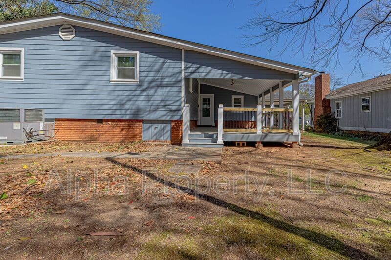 Greer House: 206 E Arlington Ave