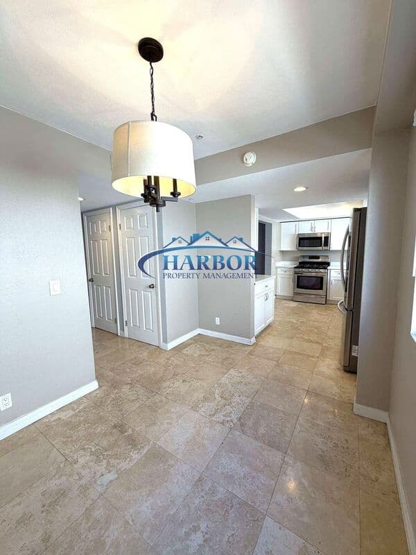 Long Beach Townhome: 533 Walnut Avenue
