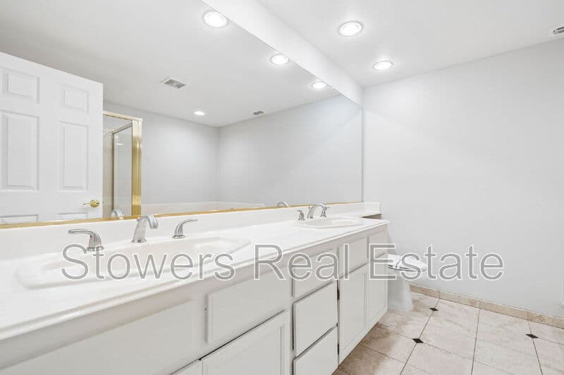 San Ramon Townhome: 613 S Blackbrush Ln
