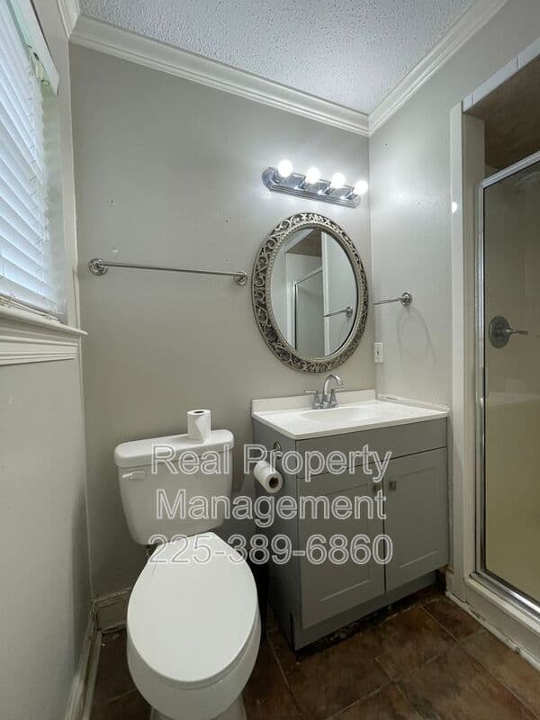 Baton Rouge House: 275 W Chalfont Dr.
