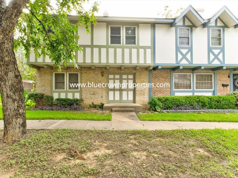 Arlington House: 462 Westview Terrace