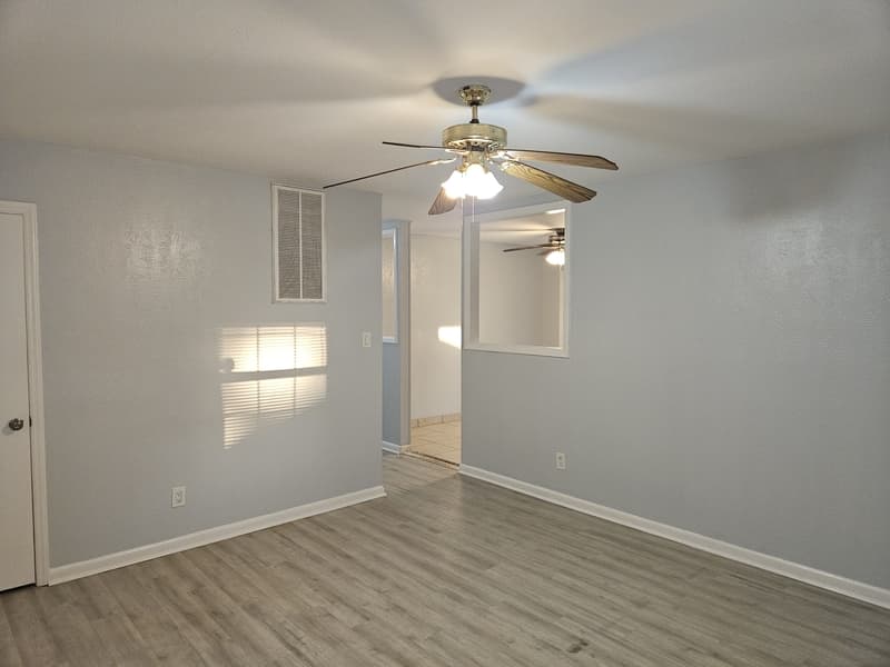 Fayetteville House: 6033 Dahlgren Avenue