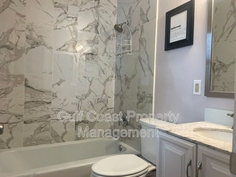 Sarasota House: 2229 Montclair Dr