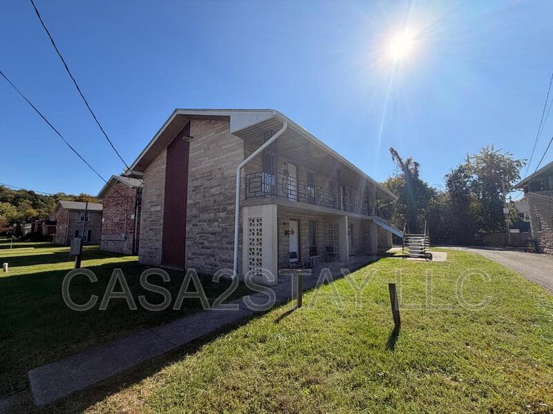 Louisville Condo: 1724 Tempest Way