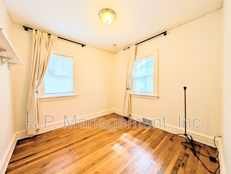 Minneapolis House: 880 19th Ave SE