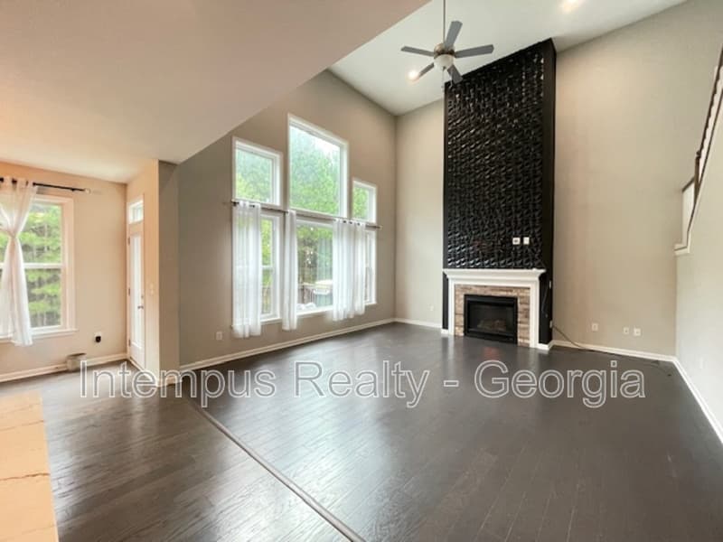 Powder Springs House: 3816 Thackary Dr