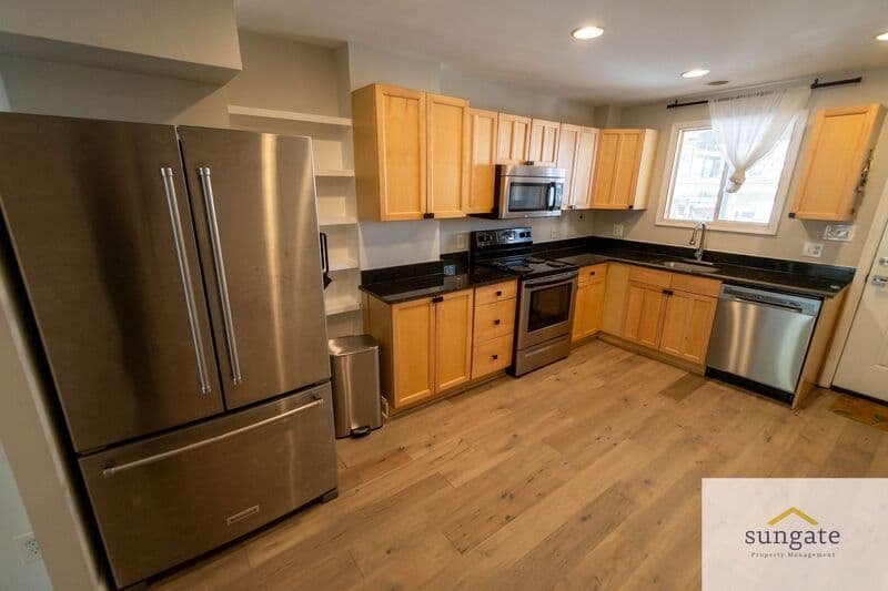Baltimore Townhome: 3210 Fleet St
