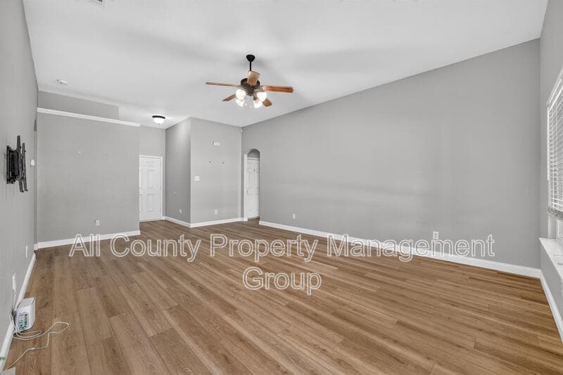 Fort Worth House: 8205 Mule Deer Run
