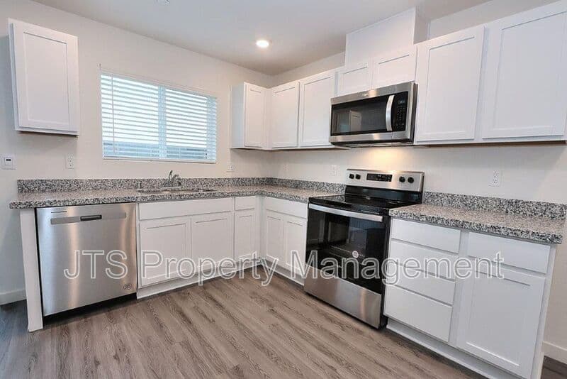 Roseville House: 2049 Shady Tree Circle