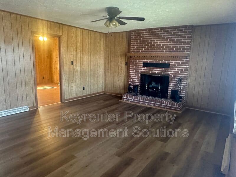 Staunton House: 55 Sunset Blvd