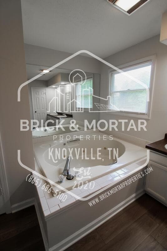 Knoxville House: 4045 Heather Court Northwest