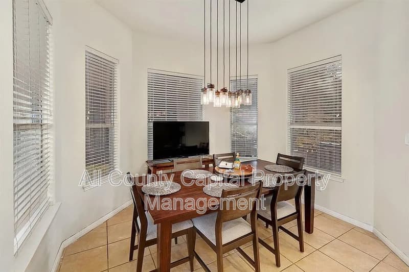 Lakeway House: 101 Cheerful Court
