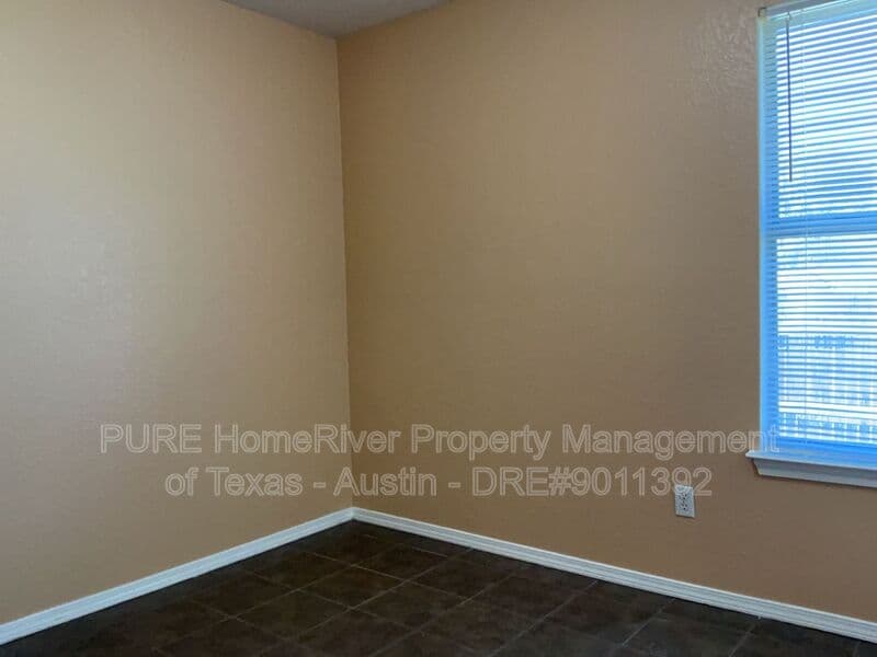 Round Rock Condo: 1001-A Christopher Ave