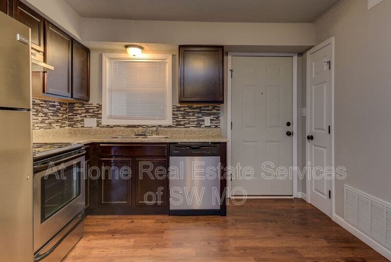 Springfield Condo: 930 S Campbell - P34