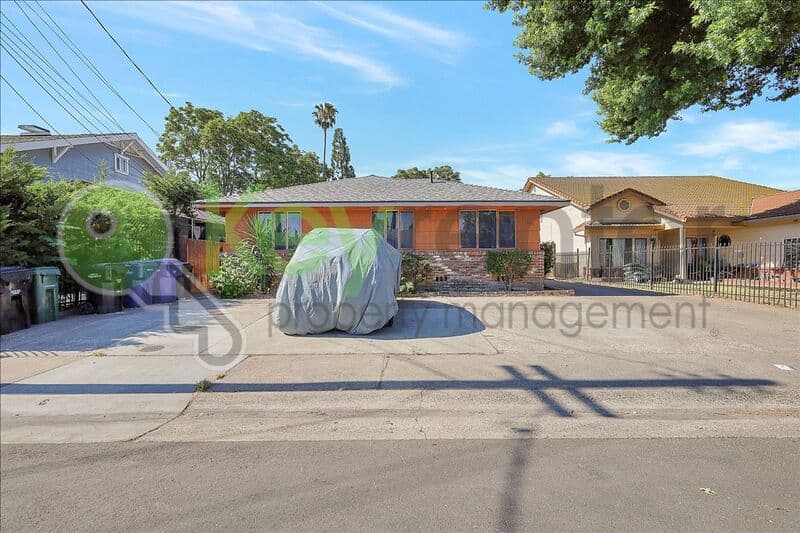 Sacramento House: 4806 Yosemite Avenue